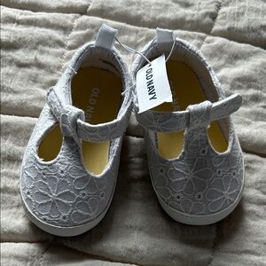 Old Navy Floral Patterned Kids Dress Shoes